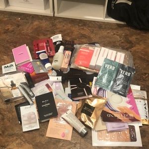 Cosmetic/skincare samples 30+ and 2 pouches